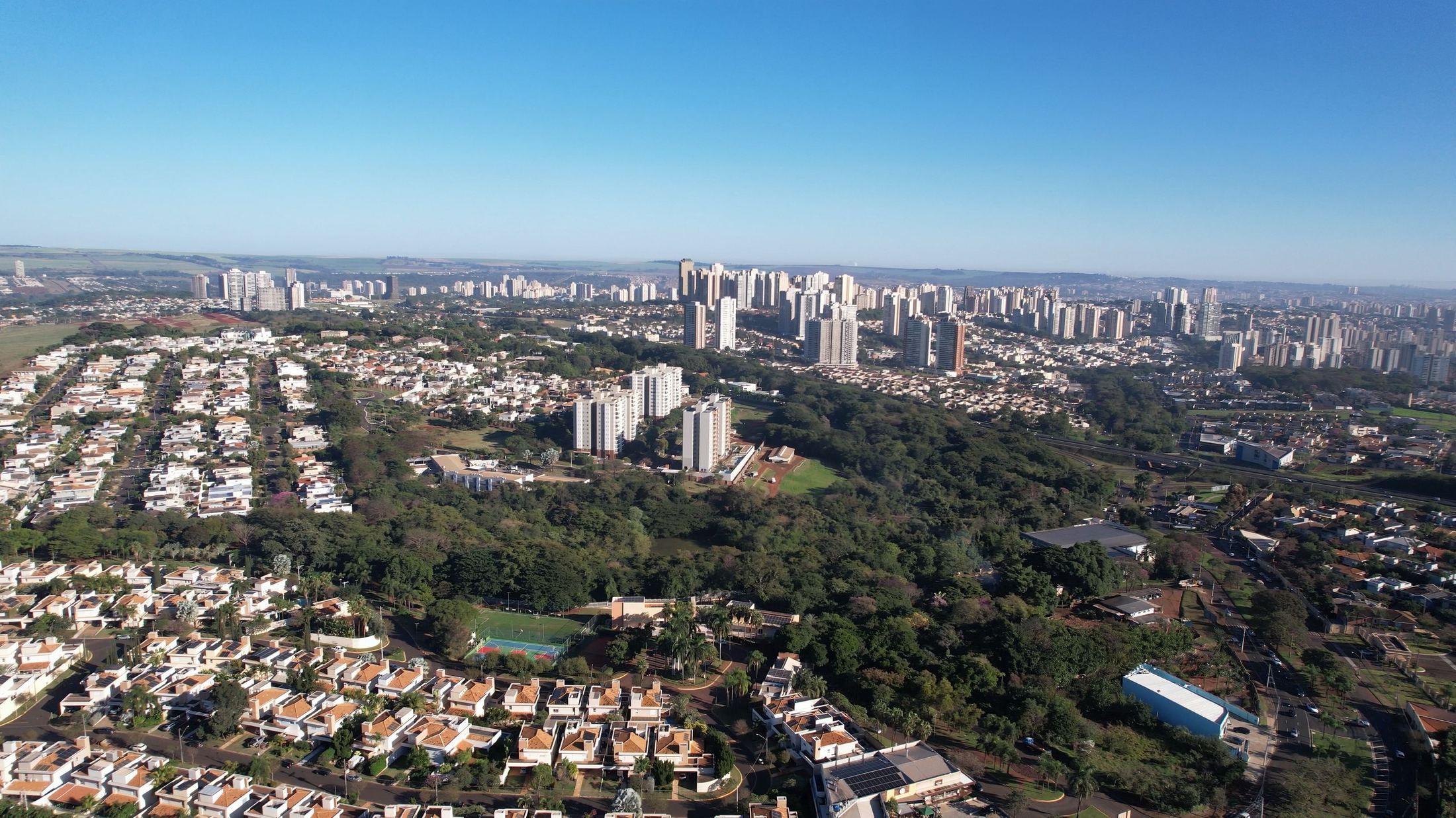 Vista aérea da Zona Sul de Ribeirão Preto com a localização do Beaumont